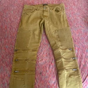 4 pairs of namebrand(rue21) pants,red,purple,multi color,and brown with zippers